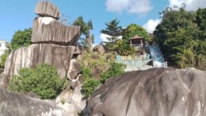 Batu Tompak Tige, Destinasi Wisata Unik di Anambas yang Sarat Keindahan dan Legenda