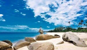 Pantai Senggiling: Spot Fotografi Eksotis dengan Laut Biru dan Pasir Putih