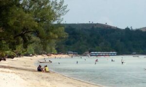 Kawasan Barelang di Batam, yang terkenal dengan keindahan pantainya dan keunikan Jembatan Barelang, semakin menjadi tujuan utama wisatawan