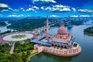 Kuala Lumpur, Surga Wisata Modern & Tradisi! Ini 10 Destinasi Ikonik yang Wajib Dikunjungi