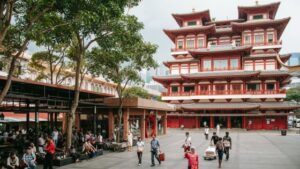 Petualangan di Chinatown Singapura: Dari Kuil Klasik hingga Hidden Café yang Instagramable!