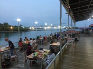 Wajib Coba! 3 Restoran Seafood Terbaik di Batam dengan View Laut & Rasa Bintang Lima — Nomor 1 Bikin Ketagihan!