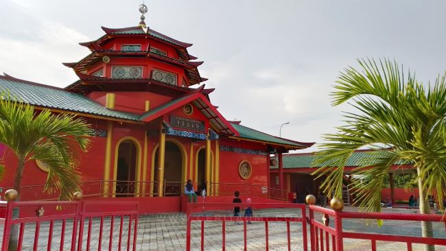 Kisah Unik Masjid Cheng Ho Batam: Masjid Merah Bernuansa Tiongkok yang Jadi Magnet Wisata Religi!