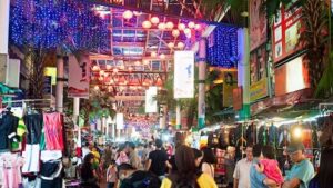 Mau Kulineran Malam di Kuala Lumpur? Ini 7 Pasar Malam Legendaris yang Tak Boleh Kamu Lewatkan!