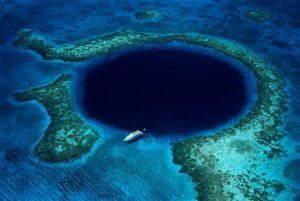 Bukan Buatan Manusia! 8 Destinasi Wisata Alam Paling Menakjubkan di Dunia yang Wajib Dikunjungi Seumur Hidup