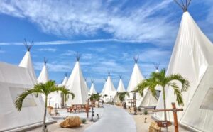 Mau Glamping di Bintan? Ini 4 Spot Paling Hits buat Nikmati Sunrise, Sunset, dan Laut Biru Kepri