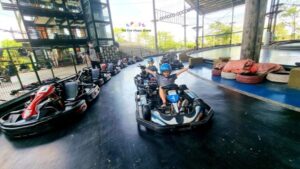 Salah satu alasan JB dicintai keluarga: playground indoor-nya murah dan luas