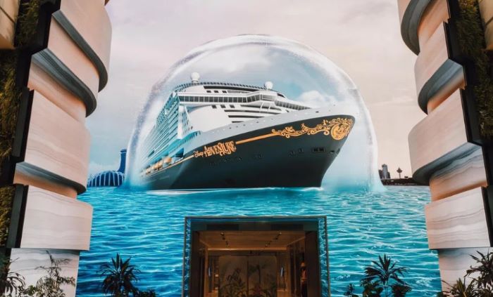 Heboh di Bandara Changi! Wonderfall Disulap Jadi Atraksi Disney Jelang Kapal Pesiar Disney Adventure