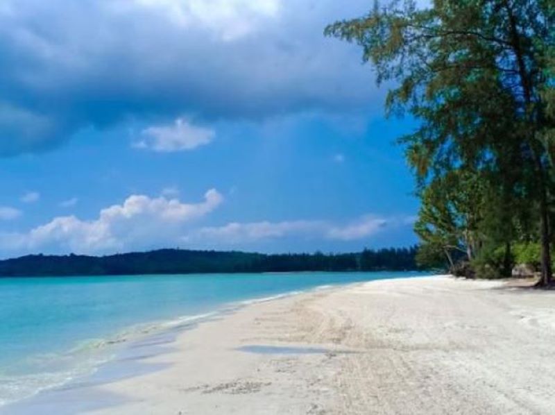 Hidden Gem di Bintan! Pulau Poto Punya 2 Pantai Cantik dengan Air Sejernih Kaca