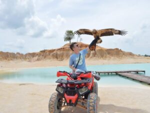 Viral! Telaga Biru Bintan Diserbu 5.000 Wisatawan Saat Lebaran, Tiket Masuk Cuma Rp10 Ribu!