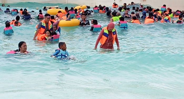 Viral! Kolam Renang di Batam Jadi Destinasi Favorit Keluarga Saat Liburan