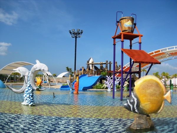 salah satu theme park kebanggaan Batam yang menawarkan berbagai wahana menarik dengan latar pemandangan laut yang indah.