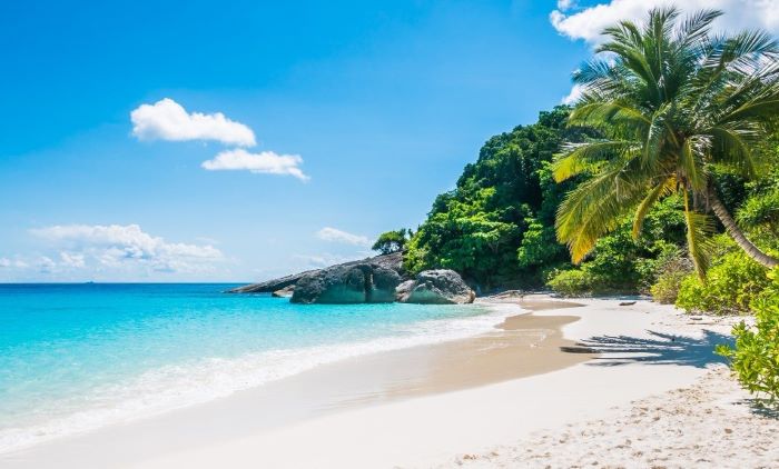 Long Weekend di Batam? Ini 3 Pantai Hidden Gem dengan Pemandangan Super Cantik