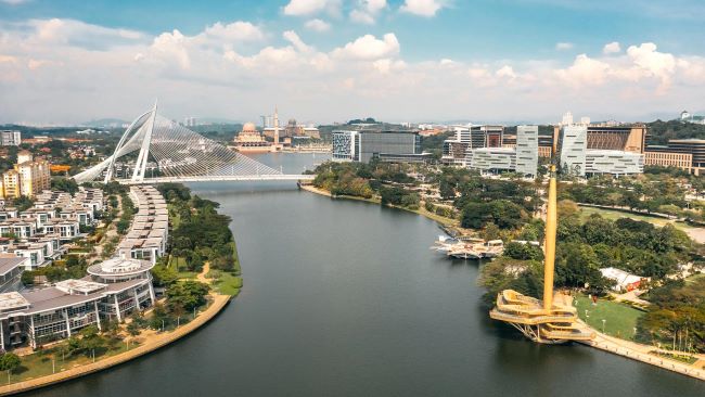 Liburan ke Malaysia? 5 Destinasi Sekitar Kuala Lumpur Ini Wajib Dikunjungi, Nomor 3 Paling Instagramable!