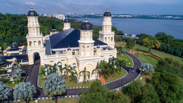 Dari Batam ke Johor Bahru Cuma 2 Jam, Ini Destinasi Wisata Terbaik yang Lagi Viral