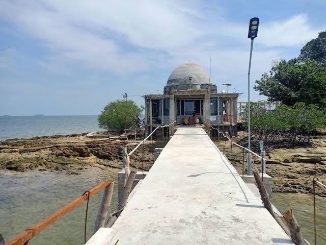 Bukan Cuma Pantai! Kepulauan Riau Punya Wisata Religi Bersejarah yang Mendunia
