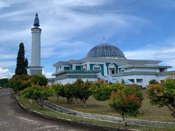 Bukan Cuma Pantai! Kepulauan Riau Punya Wisata Religi Bersejarah yang Mendunia