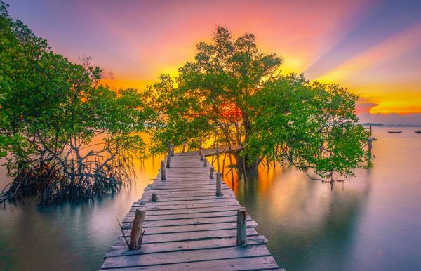 Liburan Murah di Batam! Ini Pantai Terdekat dari Batam Center dengan View Singapura dan Sunrise Cantik