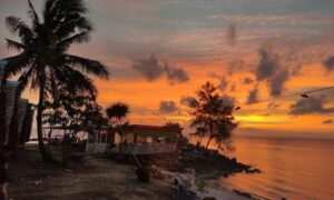 Tak Banyak yang Tahu! Pantai Setumu di Dompak Jadi Destinasi Favorit Keluarga dan Pemburu Sunset