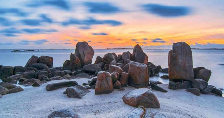 Pantai Trikora Bintan, Surga Tersembunyi di Kepri yang Punya Laut Biru dan Sunrise Memukau