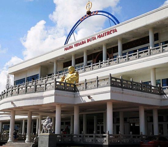 7 Wisata Religi di Batam Paling Memukau, Ada Masjid Mirip Madinah dan Vihara Terbesar di Asia Tenggara!