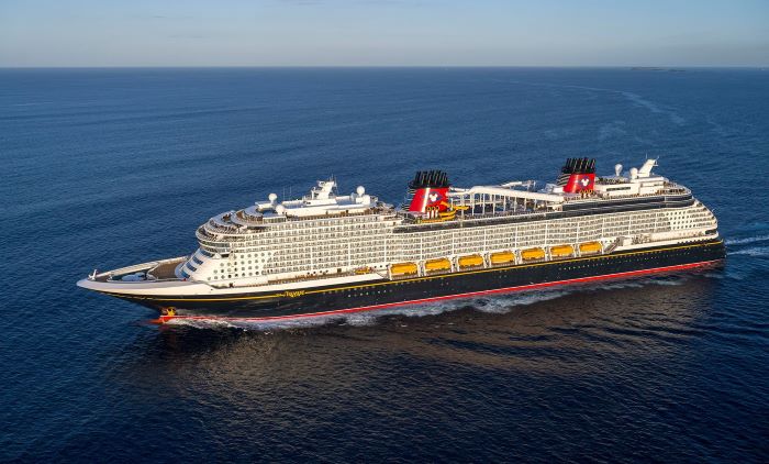 Sempat Batal Berlayar, Kapal Pesiar Disney Adventure Kini Kembali Beroperasi dari Singapura!