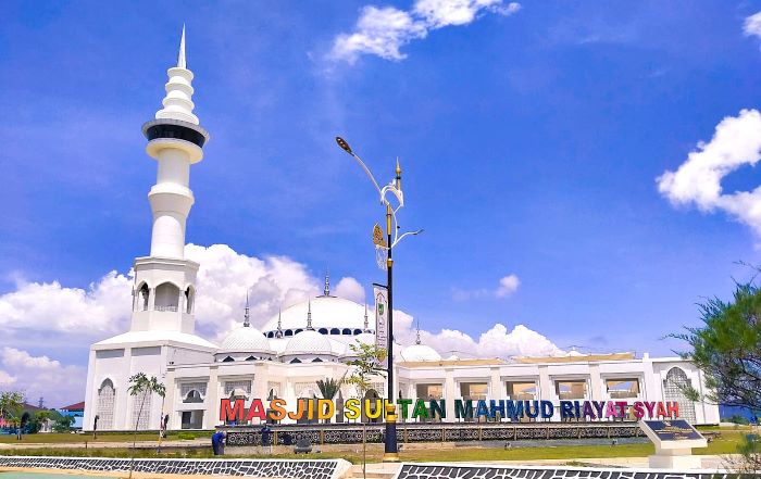 Liburan ke Batam Belum Lengkap Kalau Belum ke Sini! Keindahan Masjid Sultan Mahmud Riayat Syah Jadi Favorit Turis Malaysia-Singapura